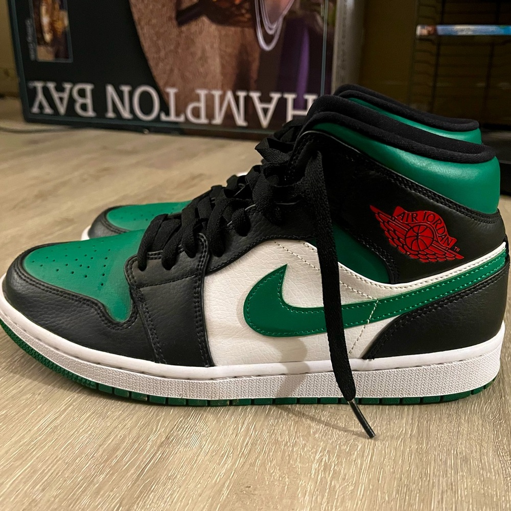 Mens Jordans Mid Pine Green - Used Size 9.5